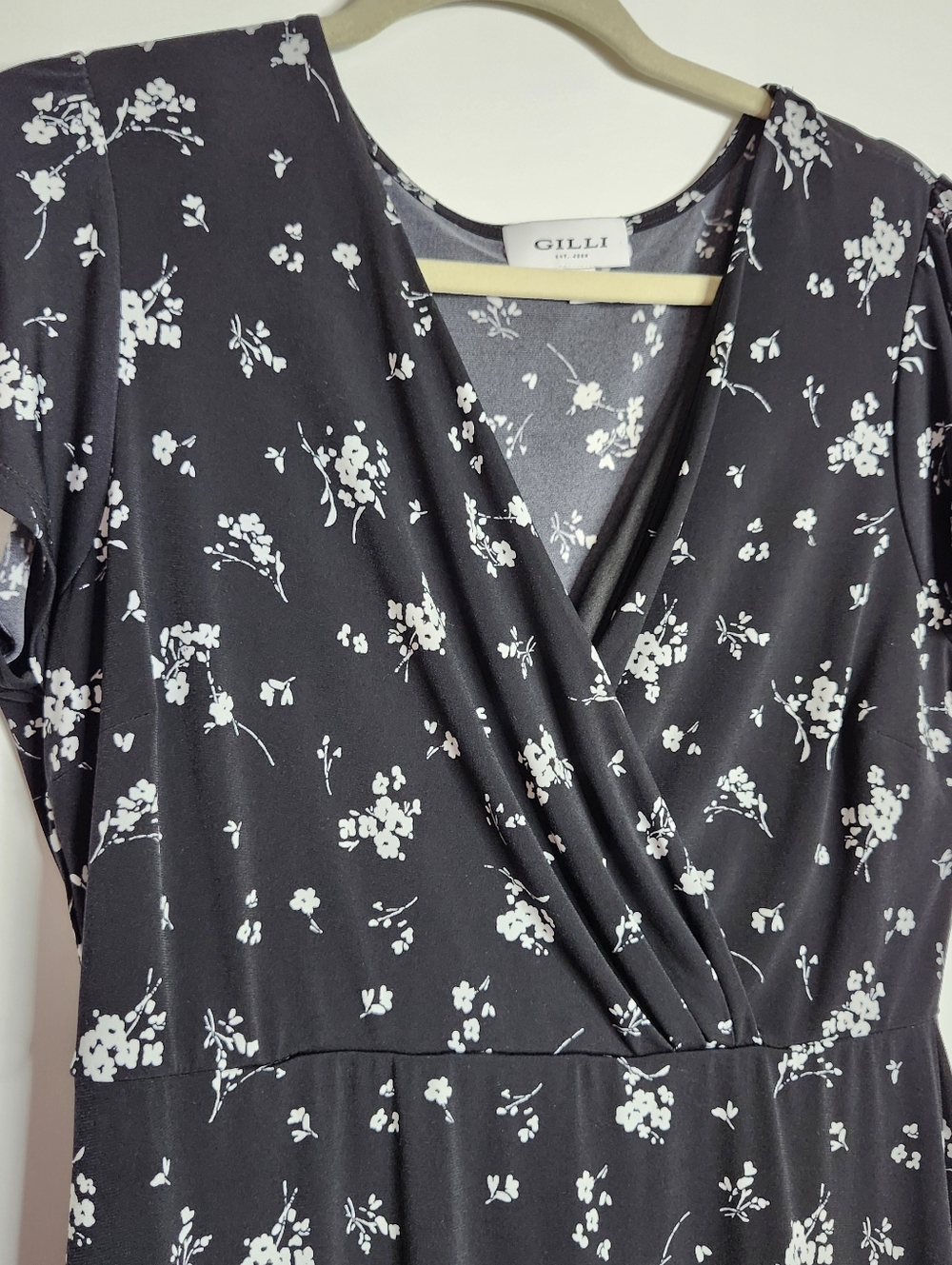 Gilli Short Sleeve Vneck Maxi Dress Womens Large Black White Floral Faux Wrap - Picture 3 of 10